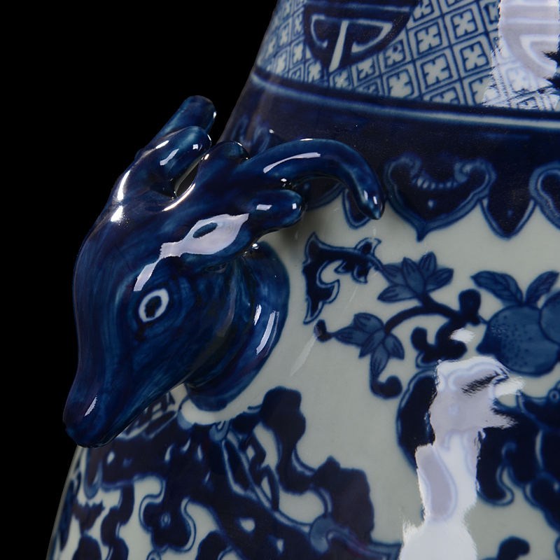 Antique hand - made double listen tube of jingdezhen ceramics vase of blue and white porcelain flowers sitting room adornment is placed the process