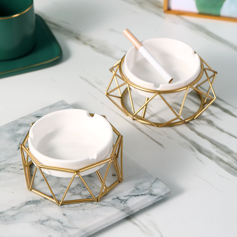 Nordic Light Extravaganza Creative Individuality Trendy Ceramic Cigarette Ash Trays Home Living Room Tea Table Tabletop Decorative tobacco cylinder hawking pieces