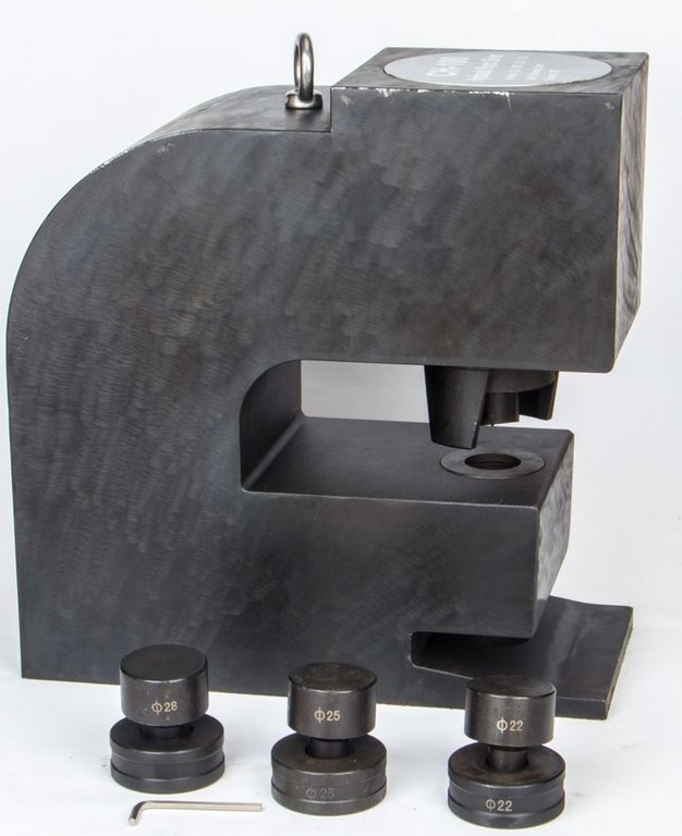 CH-200 large tonnage punching machine angle steel punching hole steel plate steel sheet iron plate punching machine punching 30mm thick plate