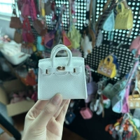 Белая ладоня