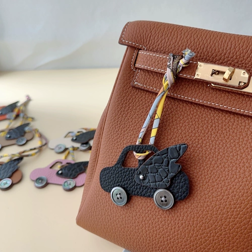 Брелок, подвеска, милое украшение на сумку, из натуральной кожи, подарок на день рождения, крокодиловый принт