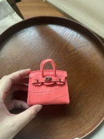 Помада, крокодиловый принт