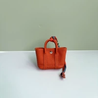 Оранжево-красный