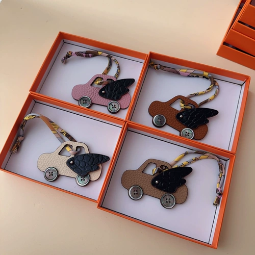 Брелок, подвеска, милое украшение на сумку, из натуральной кожи, подарок на день рождения, крокодиловый принт