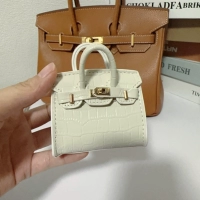 Белая пони, крокодиловый принт