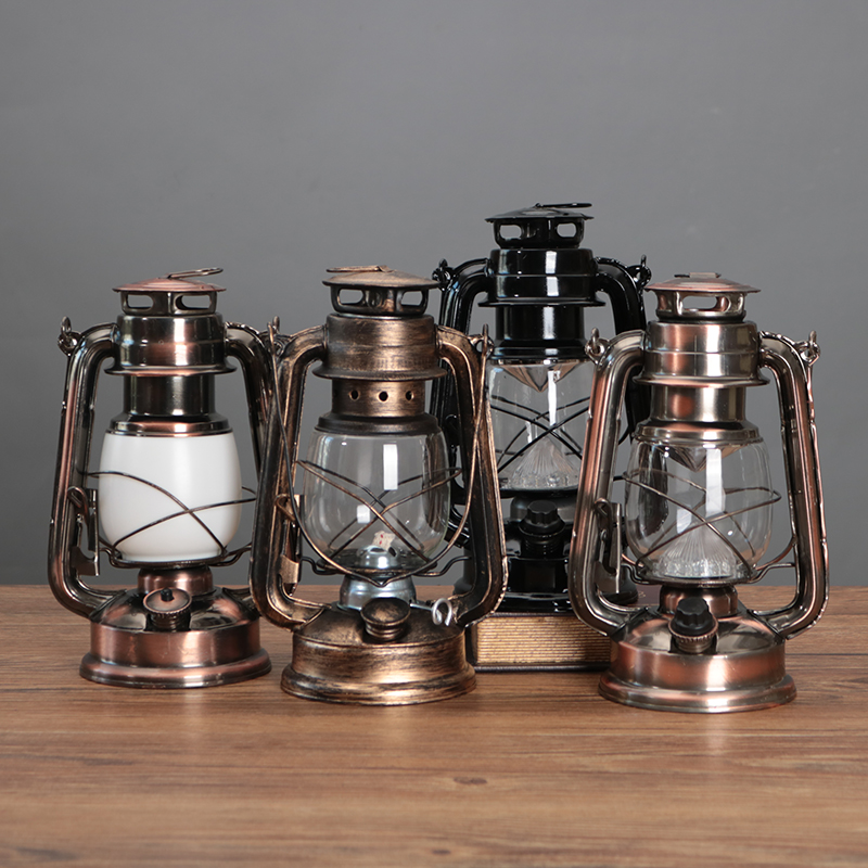 Retro Nostalgia 80s old handheld horse lamps kerosene lamps Old Oil Lamp Cafe creative swing parts