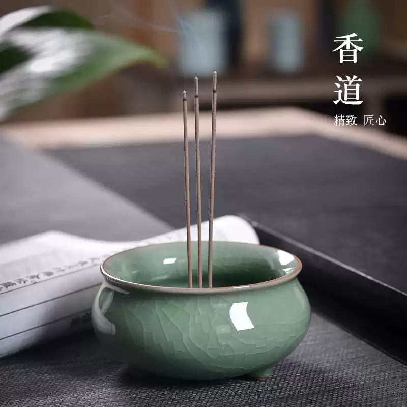 青瓷双耳三足香炉供奉祭拜家用陶瓷香炉哥窑梅子青适用于居室