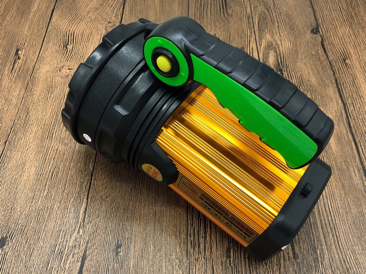 Yilangdi rechargeable lithium-ion searchlight 1000 meters range rainproof and anti-drop suitable for emergency outdoor lighting