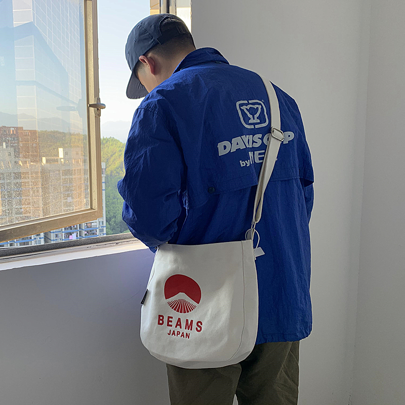 OK Japanese Japanese Mountain Fuji white slant sache canvas bag male tide retro magnetic button single shoulder bag girl