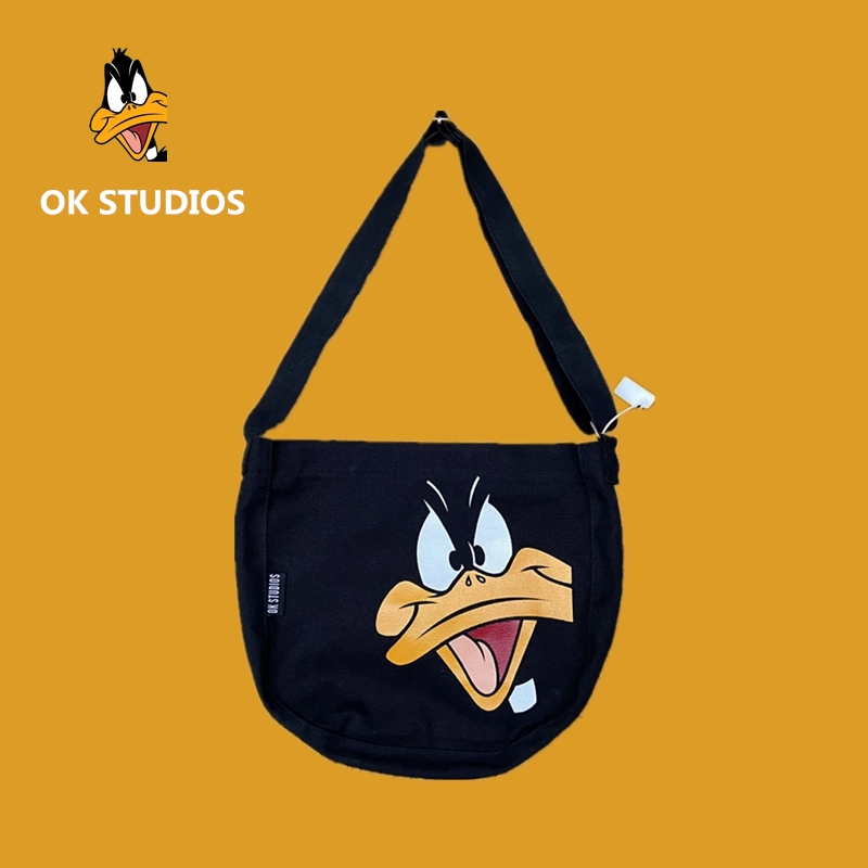 OK joint limited edition retro student black messenger canvas bag cartoon duck boys and girls literature and art medium shoulder bag