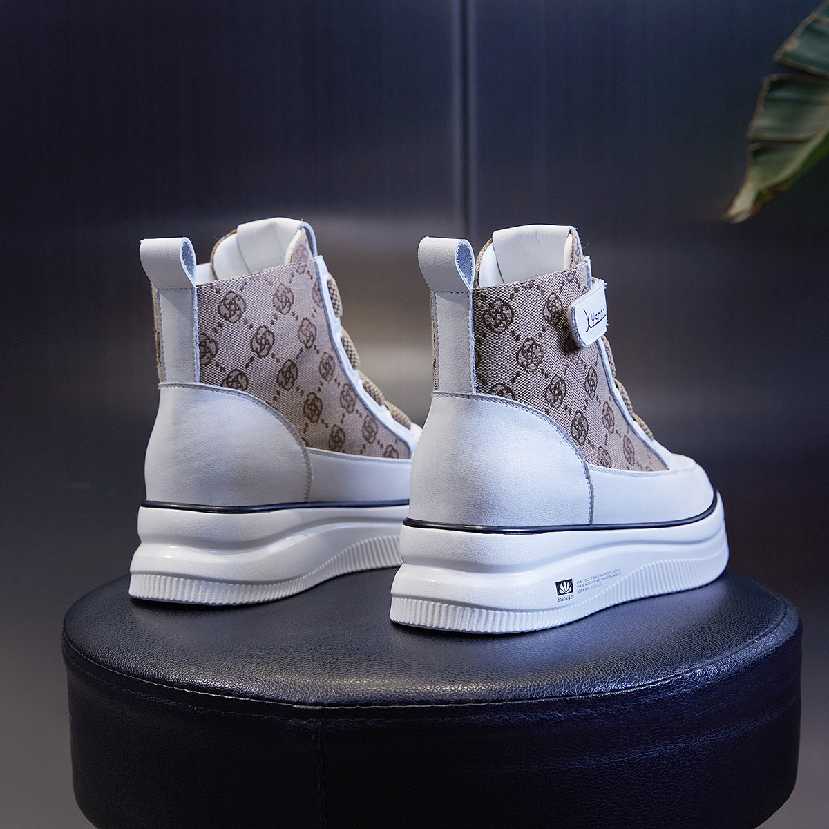 Aimey its European station genuine leather Martin boots women's fall collage Inn thick bottom flat-bottomed female boot Round Magic Sticker