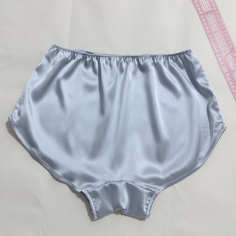 Original New Product: Women's High-Waisted Loose-Fitting Boxer Briefs Made of Genuine Mulberry Silk with Elastic Band and Stretch Satin Original New Product: Women's High-Waisted Loose-Fitting Boxer Briefs Made of Genuine Mulberry Silk with Elastic Band and Stretch Satin