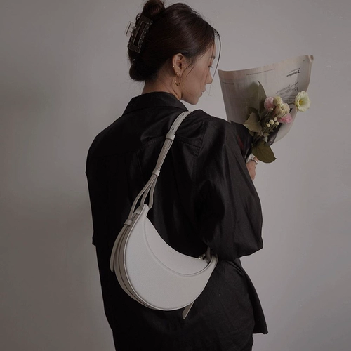 Небольшая дизайнерская сумка на одно плечо, сумка подмышку, из натуральной кожи