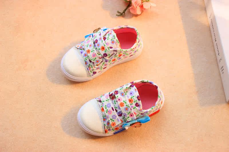 Baskets enfants en autre brodé pour printemps - Ref 988360 Image 7