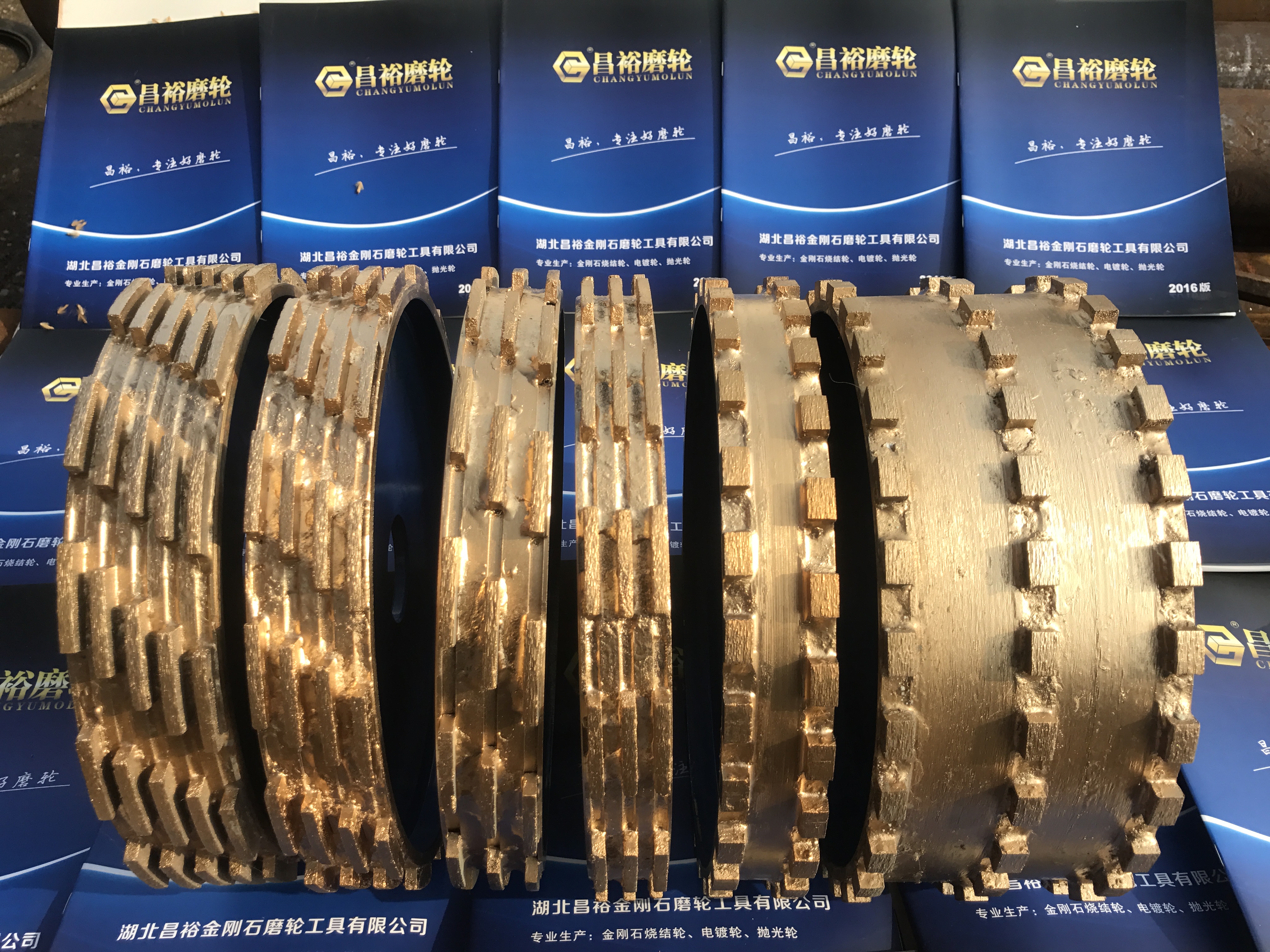 Grinding wheel φ 3 0 0 stone cutting edge machine Gong Head Pull Grooved Pulley Non Slip Groove Sintering Grinding Wheel Diamond Wheel Wire Drawing Wheel