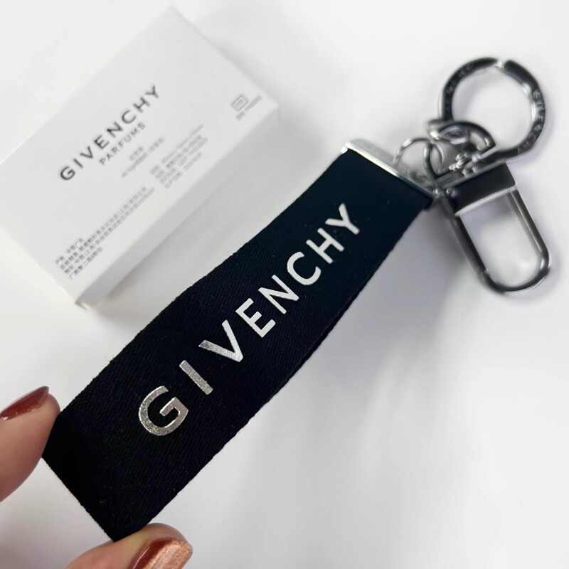Good Texture~ Givenchy Official Merchandise Givenchy 4g Logo Keychain Silver Metal Keychain Good Texture~ Givenchy Official Merchandise Givenchy 4g Logo Keychain Silver Metal Keychain