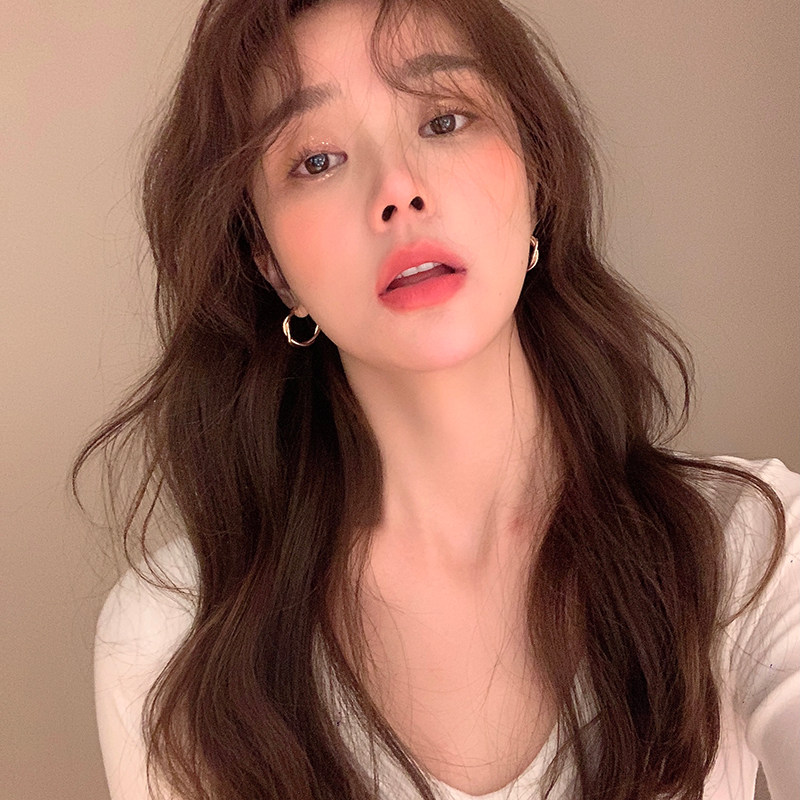 Design sense metal earrings women Korea ins cold wind earrings simple circle temperament stud earrings ear clips without ear piercings