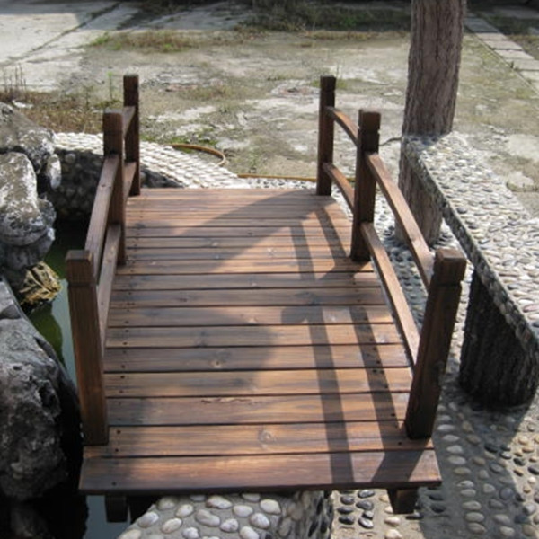 Pastoral country garden Outdoor small arch bridge Solid wood anti-corrosion wood courtyard terrace decorative carbonized wood wooden bridge Landscape bridge