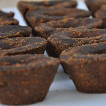 Sister and brother farmhouse Yunnan ancient method old soil brown sugar pure handmade black sugar sugarcane raw juice boiled Yuanbao red sugar 250g