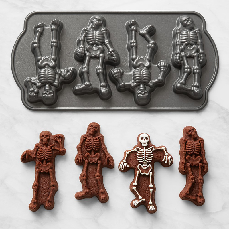American Nordic Ware Cast Aluminum Four-Even Skull Skull Baking Pan