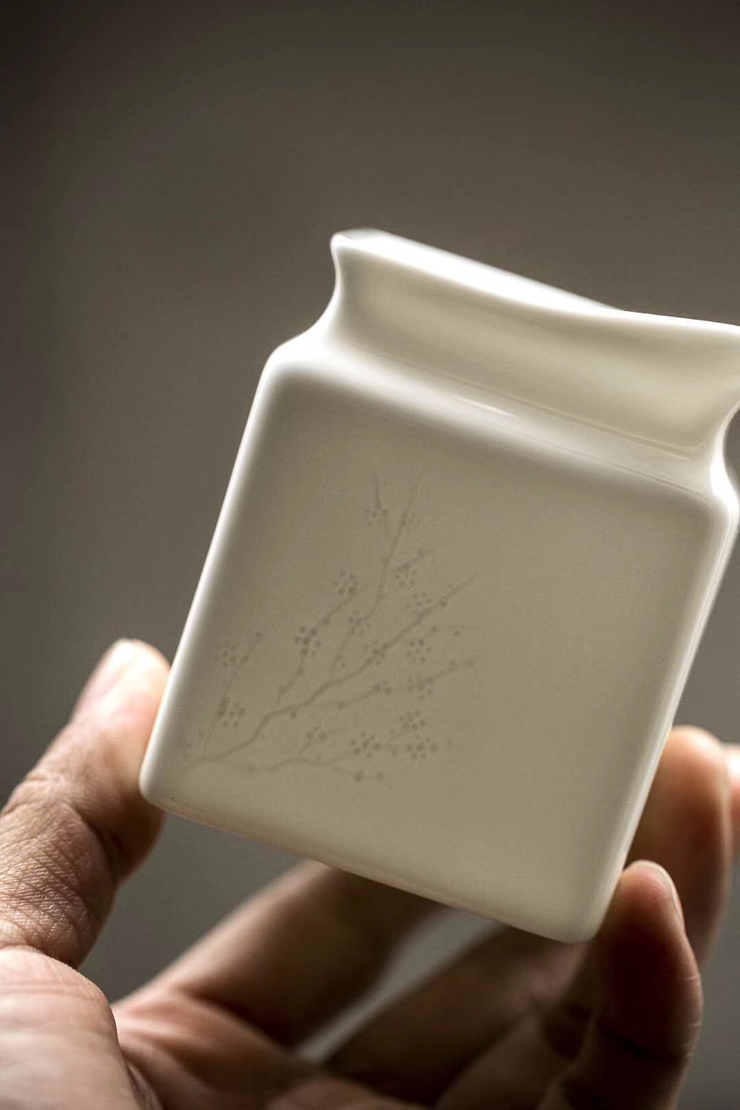 90s Taiwan Custom Defied White Porcelain Quadrilateral Eagle Mouth Justice Cup Ming Plum Glazed water moisturizes water well