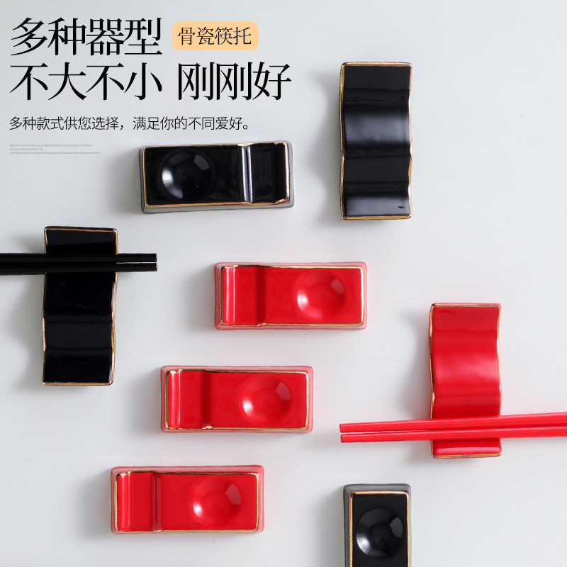 The black and gold ceramic chopstick rest of the hotel is more than 5 pieces of chopsticks rest, chopsticks, pillows, spoons, chopsticks, chopsticks, chopsticks