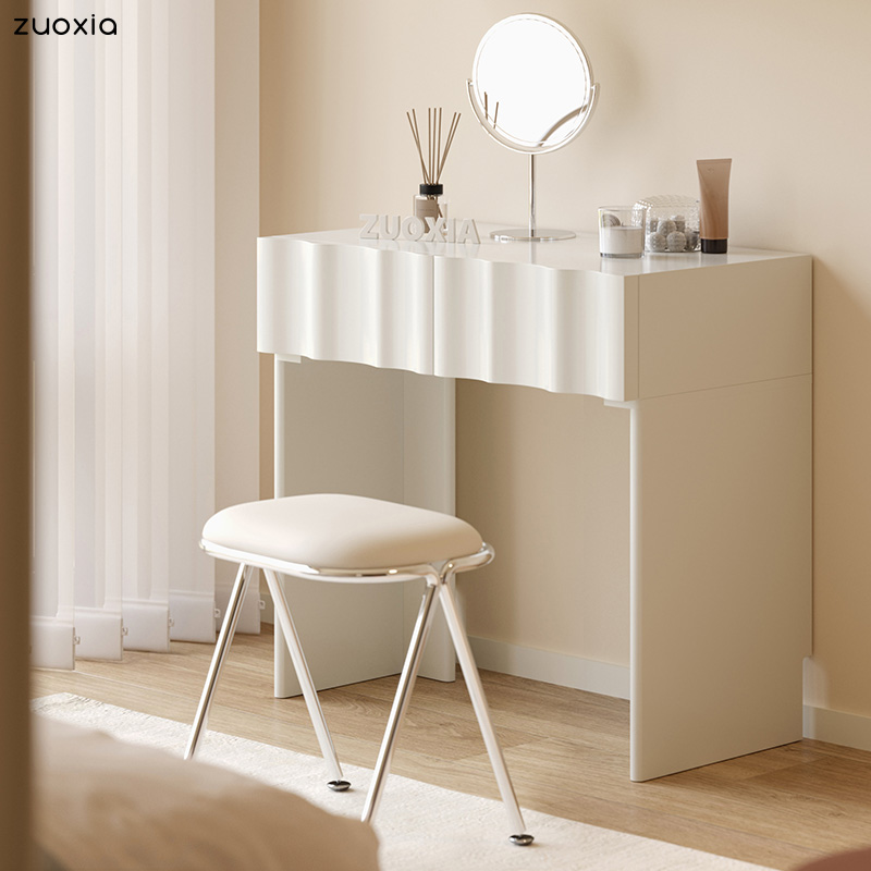 法式奶油风：现代卧室的新宠梳妆台