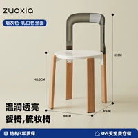 Дымчато-серо-молочно-белая поверхность сиденья