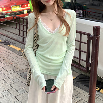 2025 Spring/Summer New Green Fresh and Spicy V-Neck T-Shirt for Women, Pure and Alluring Style, Layered with Lace Camisole