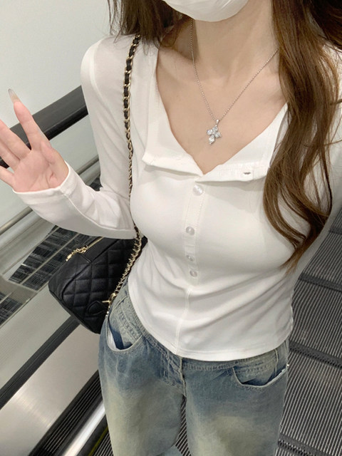 Chic Button-Up Korean Style Unique T-Shirt for Women, Early Autumn New Niche Design, Stylish and Versatile Half-Open Collar Slim-Fit Top