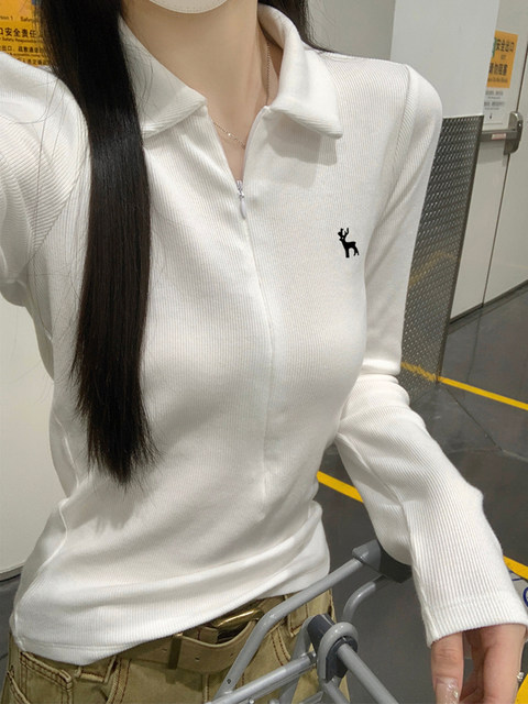 Chic Embroidered Slim-Fit Regular Shoulder T-Shirt for Women with a Stylish White Polo Collar, Inner Layer, Half-Zip Long-Sleeve Top
