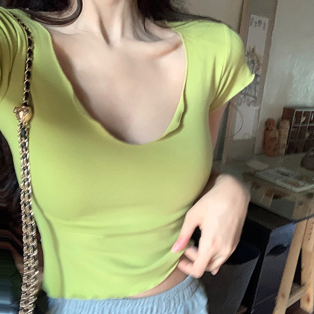 Sexy U-Neck Short-Sleeve T-Shirt That Shows Off the Chest and Collarbone, New Summer Style, Pure and Alluring, with Ruffled Edges, Slim Fit, Flattering Top