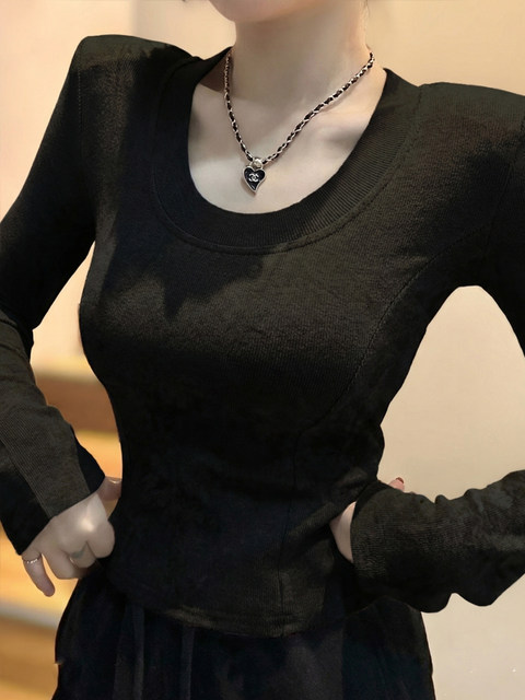 Simple Design That Exudes a High-End Feel, Round-Neck T-Shirt for Women, Spring Season, Black Slim-Fit Korean Chic Unique Top