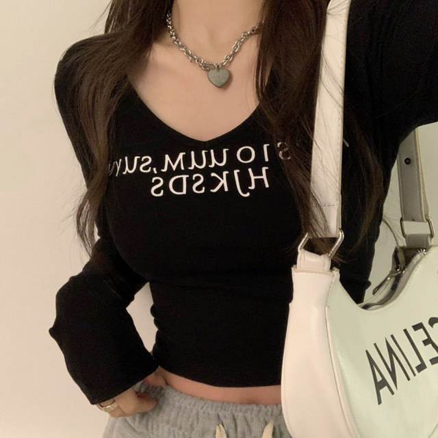 Pure Desire Style V-Neck Collarbone-Exposing Long-Sleeve Base Shirt for Women 2024 Autumn Hot Girl Letter Print Slim-Fit Short Top