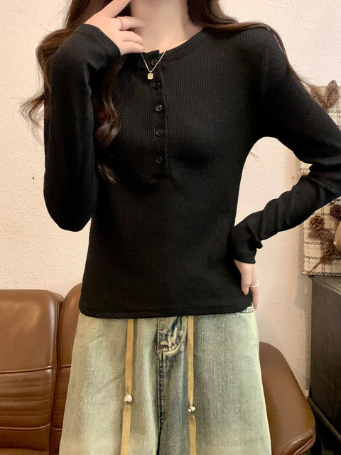 High-End Slim-Fit Knitwear for Women, Suitable for Outerwear, Spring 2026 New Style, Simple Button Half-Open Collar Top
