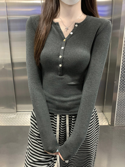 French-Style Half-Open Collar Unique and Beautiful Age-Reducing Top for Women, Autumn Design Button T-Shirt, Regular Shoulder Base Shirt ins