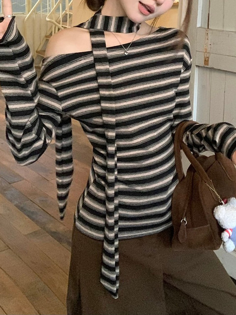 Retro Chic One-Shoulder Ribbon Trim Slim-Fit Long-Sleeve T-Shirt for Women, Spring Season, Waist-Cinching Striped Unique High-End Stunning Top