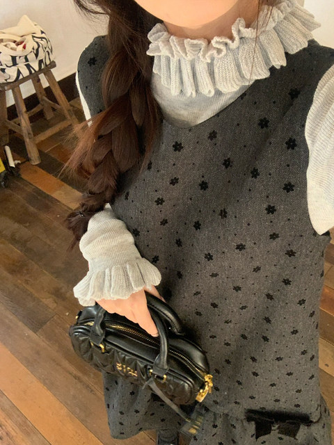 Sweet Princess Style Slim-Fit Knit Top for Women 2025 Early Autumn Ruffled Doll Collar Unique Bell-Sleeve Blouse