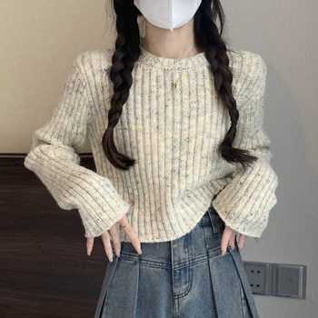 Sweet and Petite Lazy-Style Knitted Sweater for Women, Autumn and Winter Niche Design with Subtle Shimmer, Round Neck Pullover Short Top