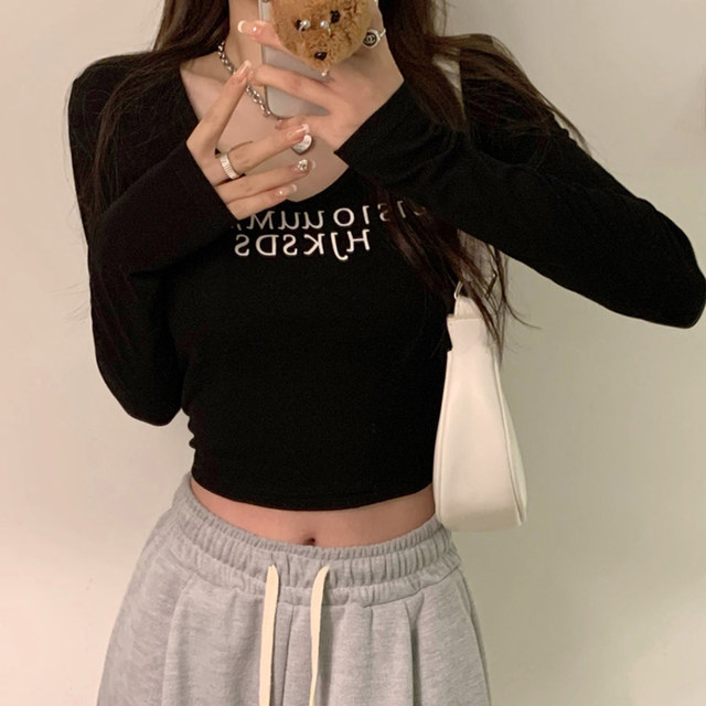 Pure Desire Style V-Neck Collarbone-Exposing Long-Sleeve Base Shirt for Women 2024 Autumn Hot Girl Letter Print Slim-Fit Short Top