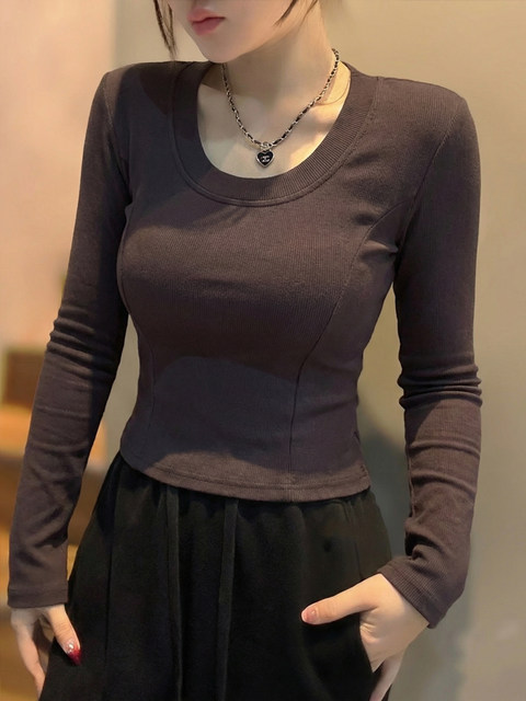 Simple Design That Exudes a High-End Feel, Round-Neck T-Shirt for Women, Spring Season, Black Slim-Fit Korean Chic Unique Top