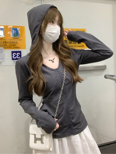 Korean Chic White Hooded Sun Protection Cardigan for Women, Summer Slim-Fit Thin Long-Sleeve T-Shirt, Sexy Fishbone V-Neck Top