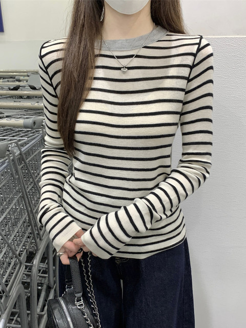 Korean-Style Fashionable and Elegant Round-Neck Color-Block Knit Sweater for Women, Autumn and Winter Design, Unique Striped Patchwork Long-Sleeve Sweater Trend