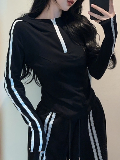 Short design hooded long-sleeved T-shirt for women 2025 autumn hot girl pure desire slim curved hem zipper top
