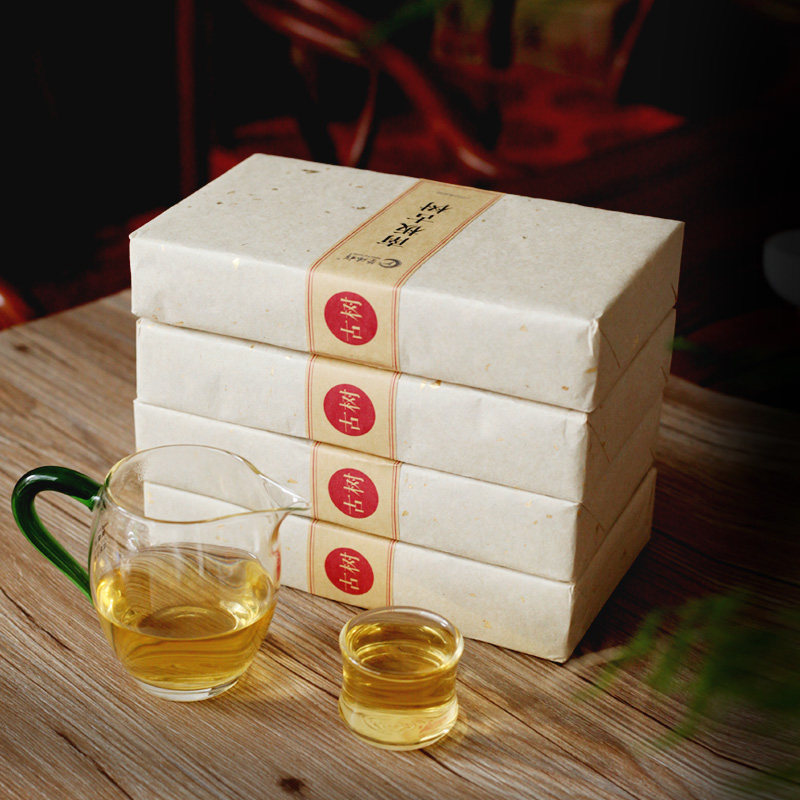 2019 Spring tea boom Rui Xiangnan board Pu-erh tea raw tea coarse tea brick yellow sheet 1000g pieces