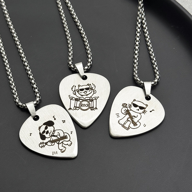 什么是摇滚小猫小狗吉他拨片项链挂件？这些独特的饰品有什么特点？