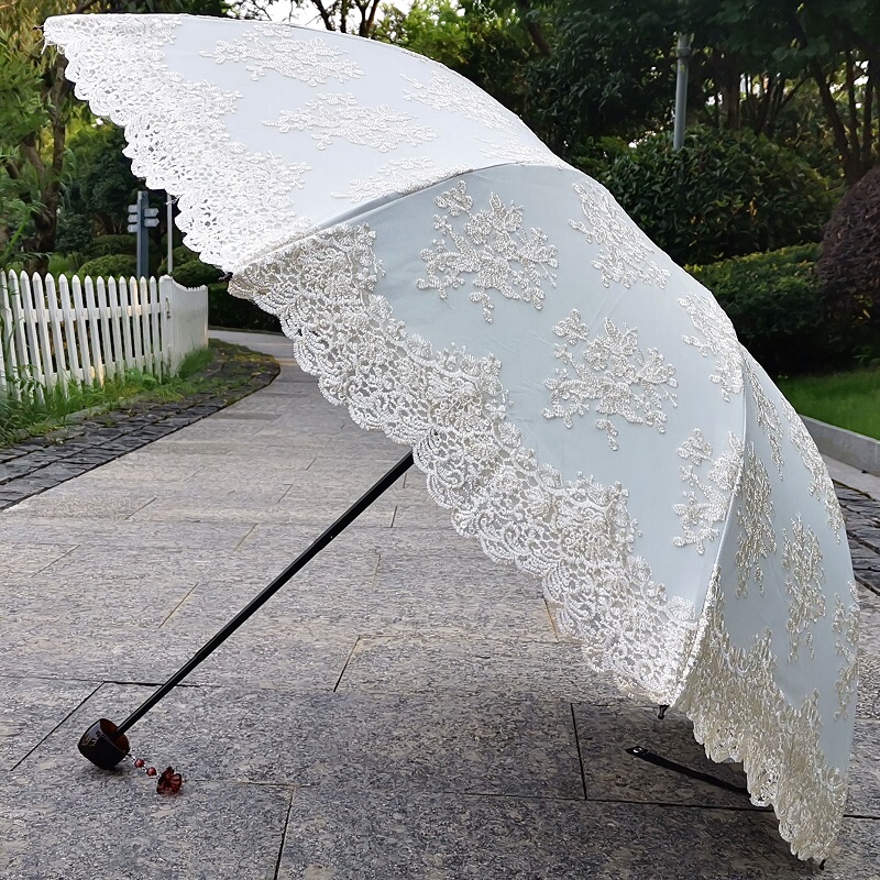 Off-White and Black Vintage Lace Embroidered Floral Black-Coated Uv Protection Sun Umbrella, High-End Luxury Off-White and Black Vintage Lace Embroidered Floral Black-Coated Uv Protection Sun Umbrella, High-End Luxury