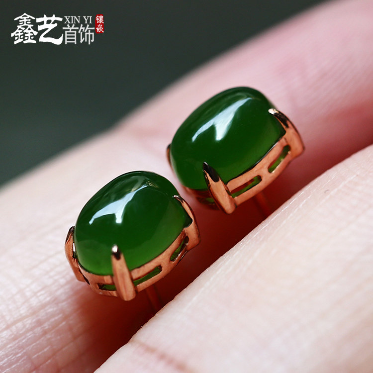Natural and Tian Yu ear nail 18k gold jade egg noodle ear decoration certificate of simple four paws spinach green ear crash