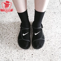 Nike Sunray Điều chỉnh 4 đôi dép đi biển thông thường của Nike Black and White 386518-011 - Giày thể thao / sandles dép quai hậu bitis