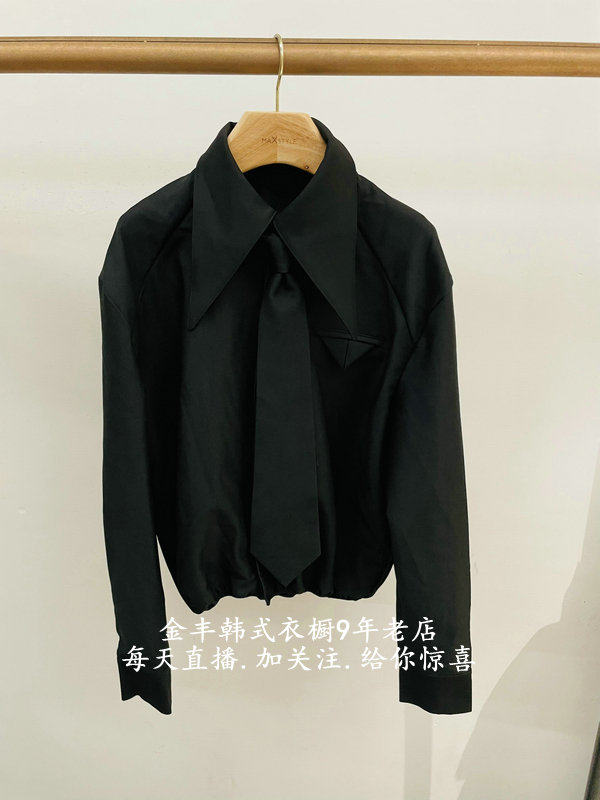 South Korea Import Spot 2022 Spring paragraph New PH23 double pointed collar row buckle with tie pure color temperament shirt 14L